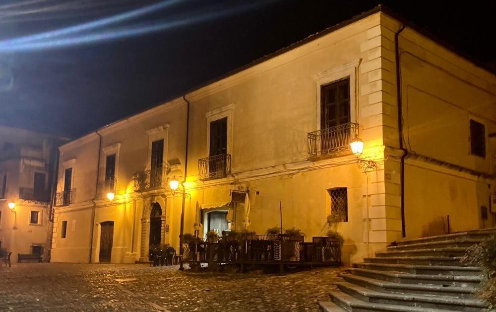 B&B Palazzo Pancaro Алтомонте Екстериор снимка