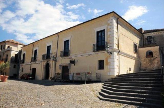 B&B Palazzo Pancaro Алтомонте Екстериор снимка